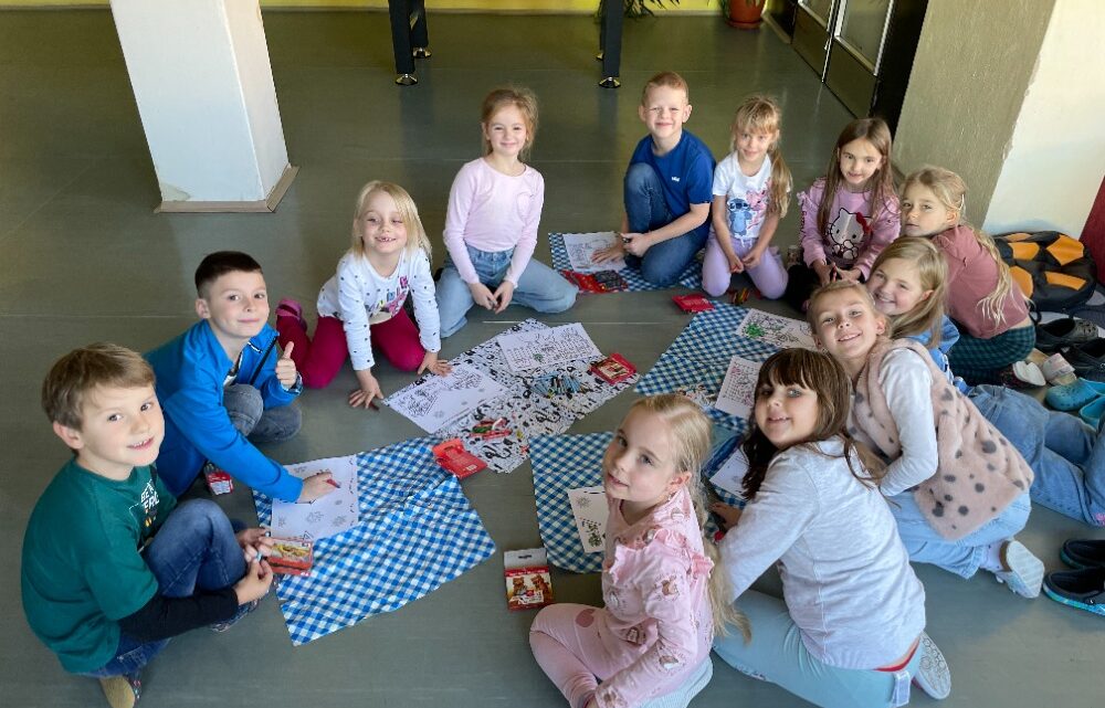 Když se ruce spojí aneb jak vzniká kooperativní obraz prvňáků a druháků