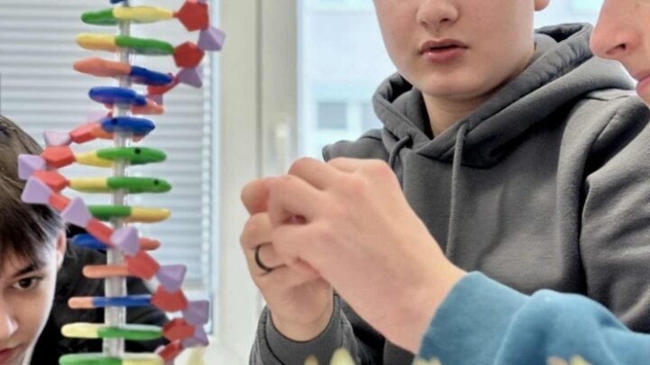 Deváťáci z 9.B se seznámili s DNA
