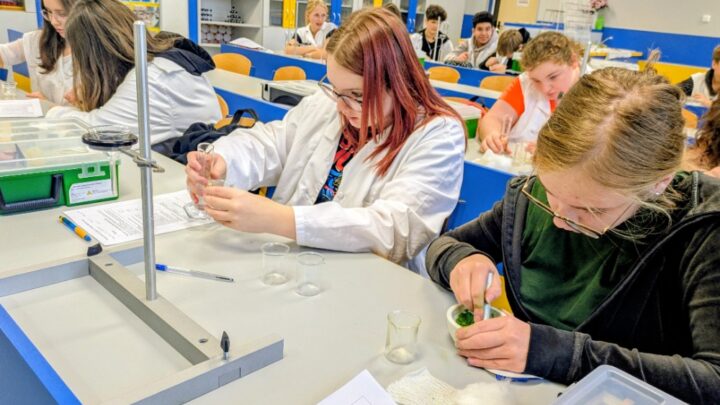 Osmáci si vyzkoušeli chemii v praxi