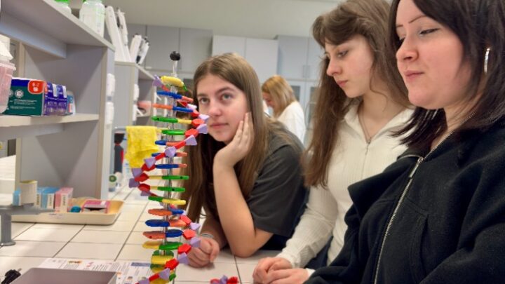 Deváťáci z 9.A se seznámili s DNA