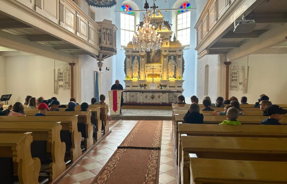 Žáci 2. B a 3. B navštívili faru evangelického kostela v Orlové